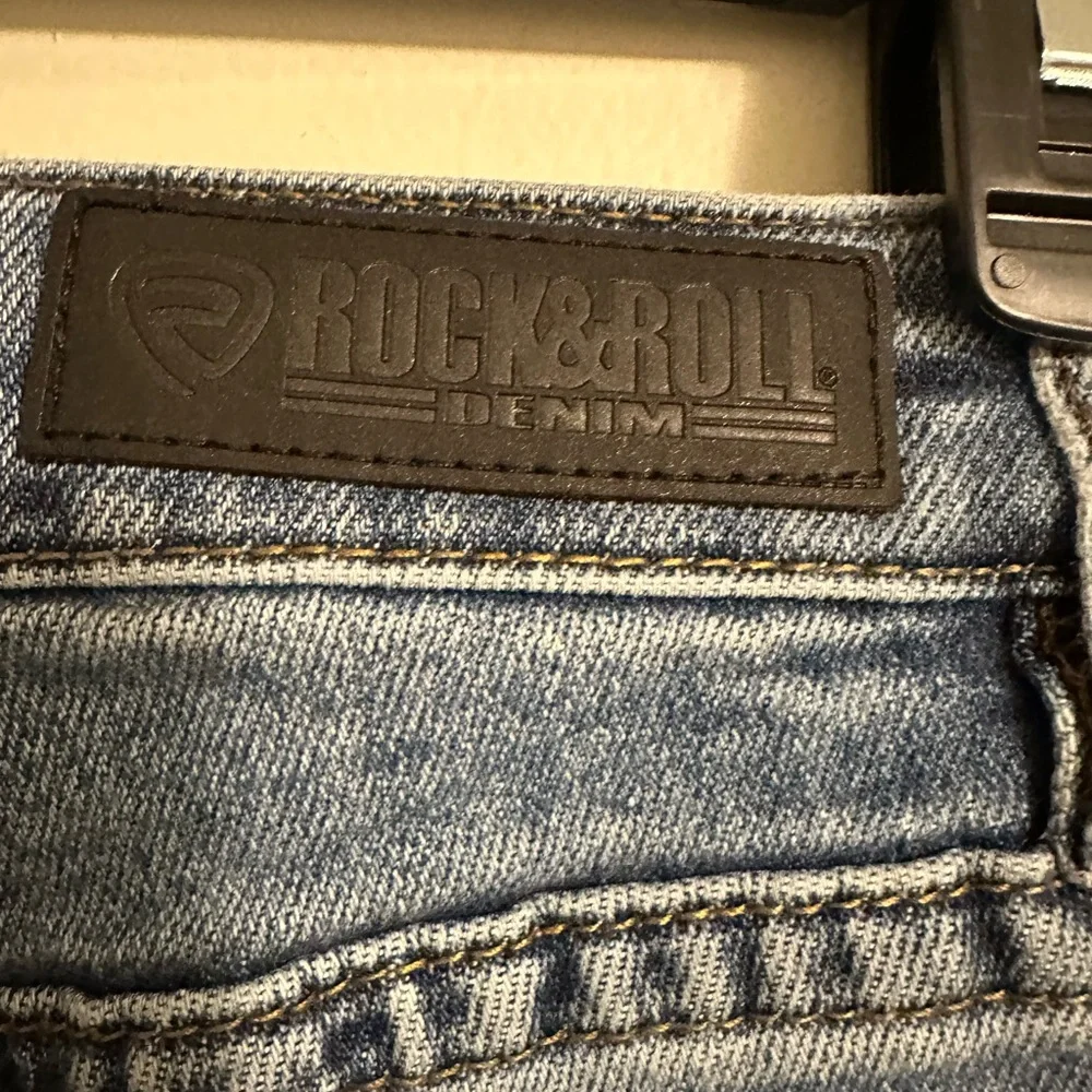 Rock & Roll Denim High Rise Cropped Jeans Women’s Medium Wash Front Seam